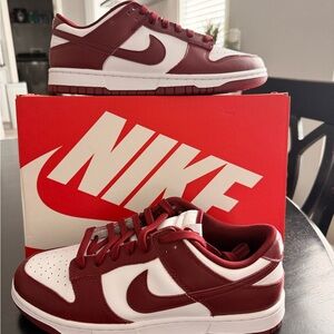Nike dunk low retro in colored team red/team red white